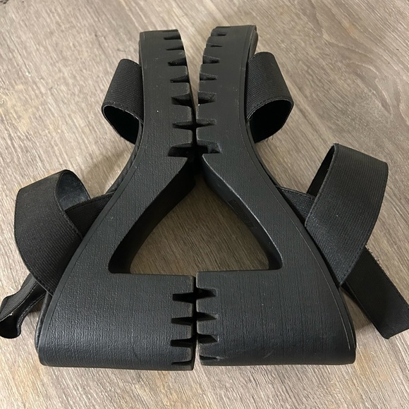 Madden Girl Elegant Black  Platform Sandals - Picture 5 of 6